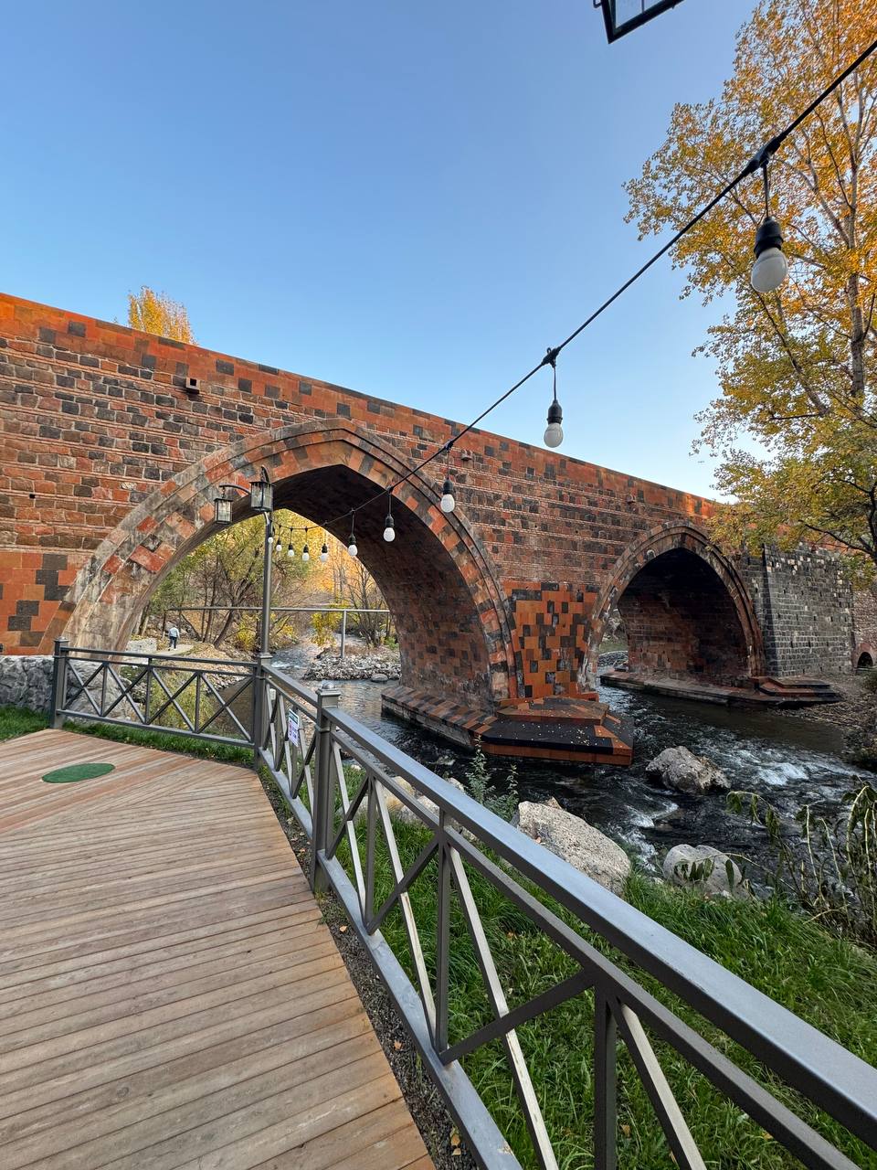 Отель Red Bridge, Ереван — древний мост